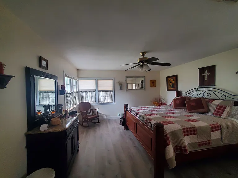 481 W Bush St — Photo 13