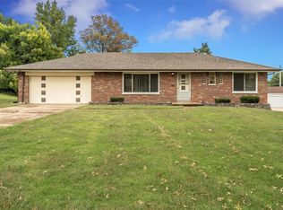 807 Meadow Acres Ln, Saint Louis, MO