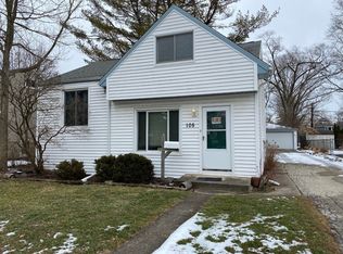 105 S Chase Ave, Lombard, IL 60148