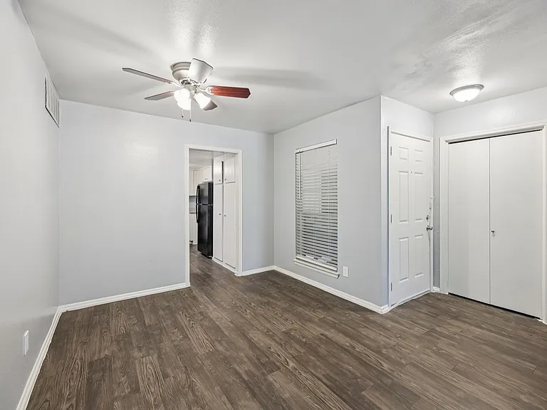 Premier Gardens Apartments — Photo 21