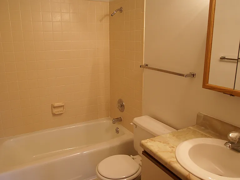 Sundance Apartments — Photo 14