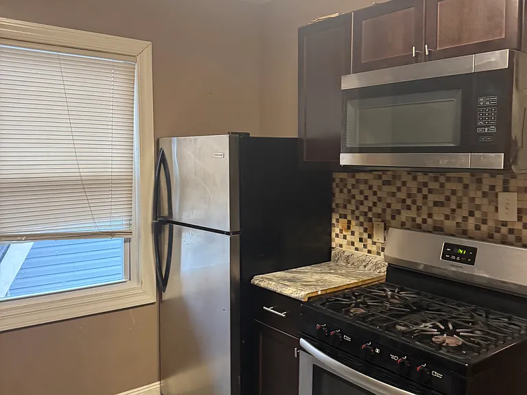 2450 Kendall Ave — Photo 4