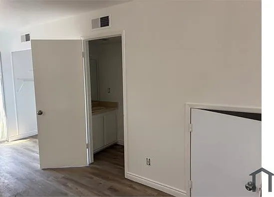 3 bed, 1240 sqft, $2,200 — Photo 2