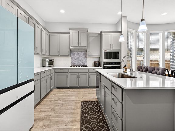 3rd image of 2504 Wren Ln