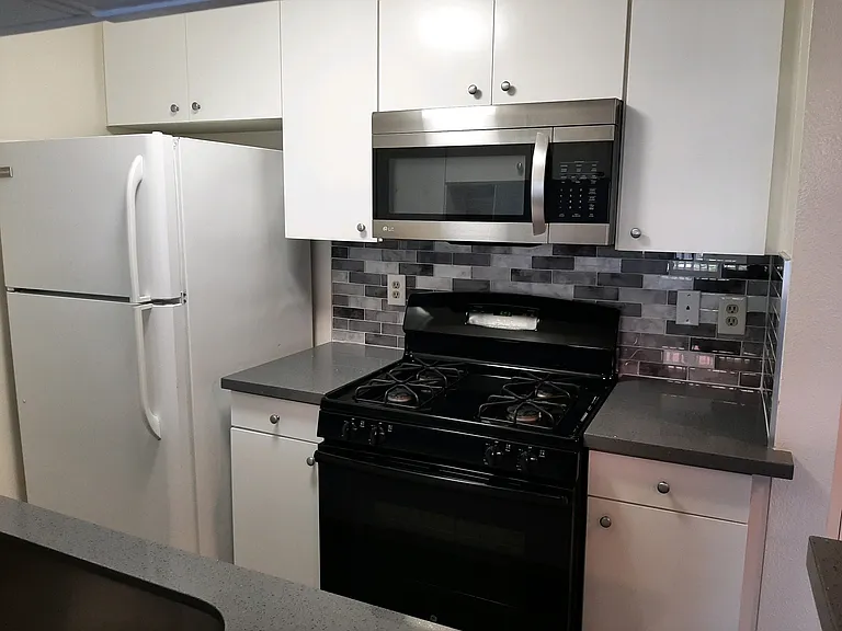 Sierra Apartments, LLC — Photo 8