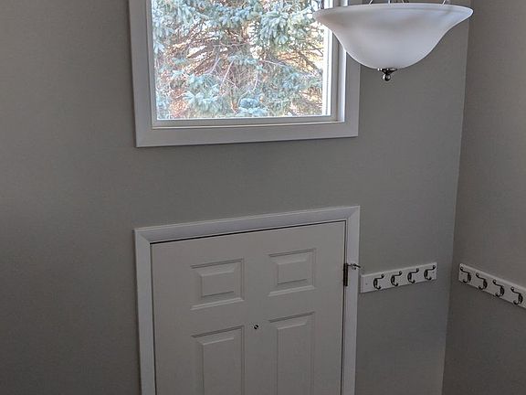 5th image of 1002 Holly Dr
