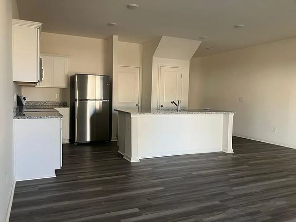 5th image of 3513 Walker Dr W