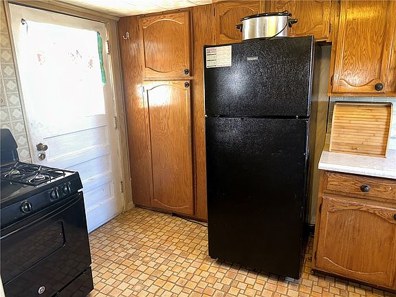 3rd image of 1423 Maratta Rd