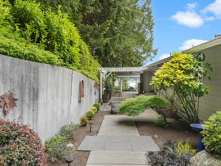 6688 Latyson Ln NE — Photo 20