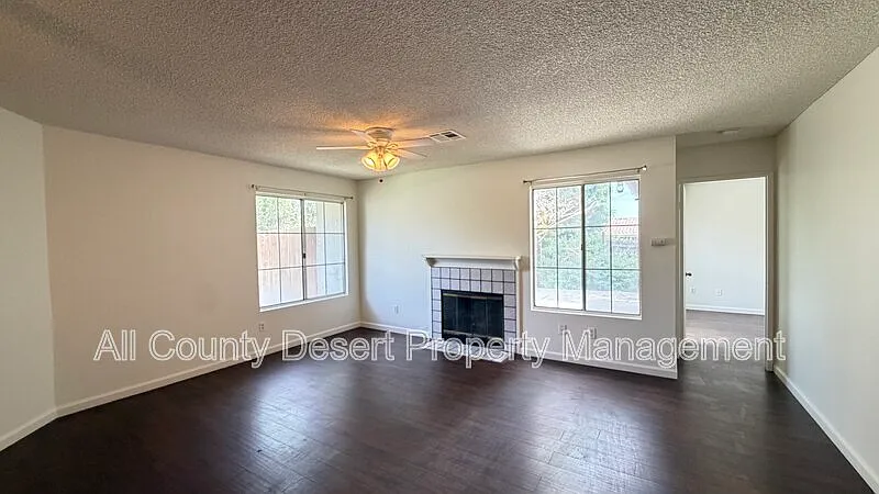 3 bed, 2.0 bath, 1391 sqft, $2,495 — Photo 4