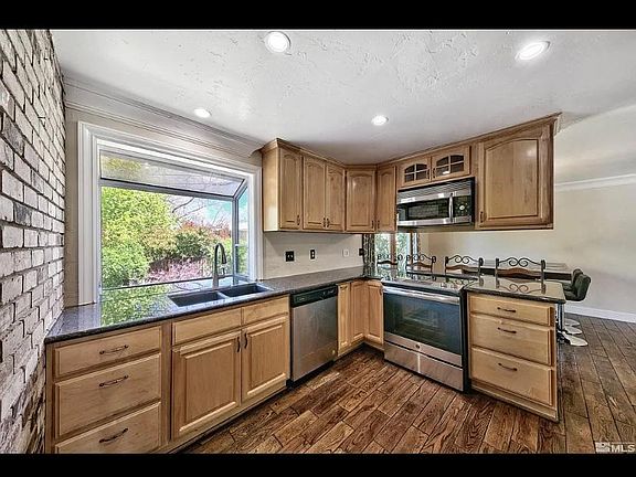 4th image of 1070 Mark Allen Cir