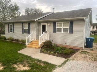 904 E Colgate St, Bolivar, MO 65613