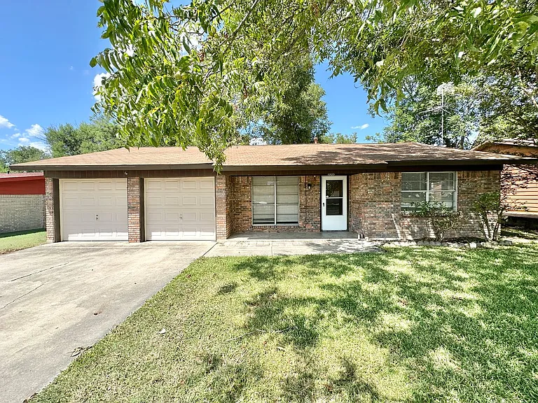 1005 Bonner Dr — Photo 1