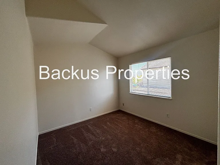 1065 Kensington Way — Photo 17