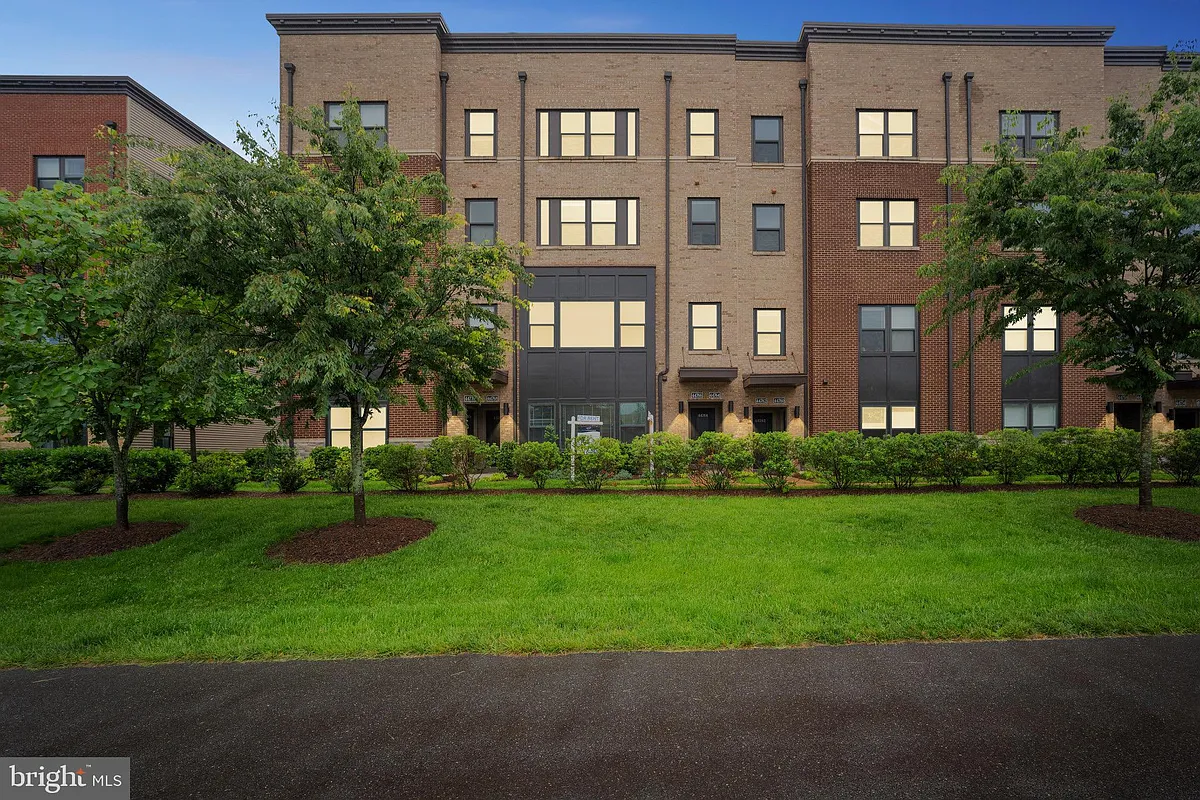 Photo 1 of 16 - 44764 Tiverton Sq - Ashburn, VA Primary Photo - 44764 Tiverton Sq