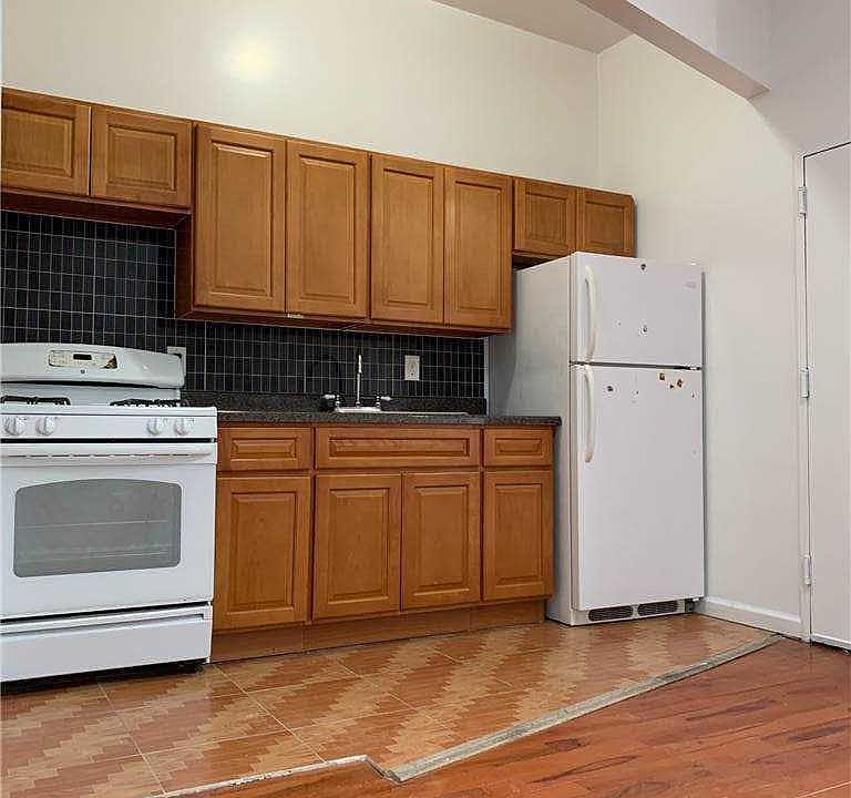 1st image of 17306 Jamaica Ave