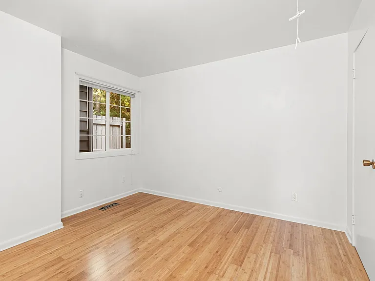 6780 SW Canyon Ter #3 — Photo 10