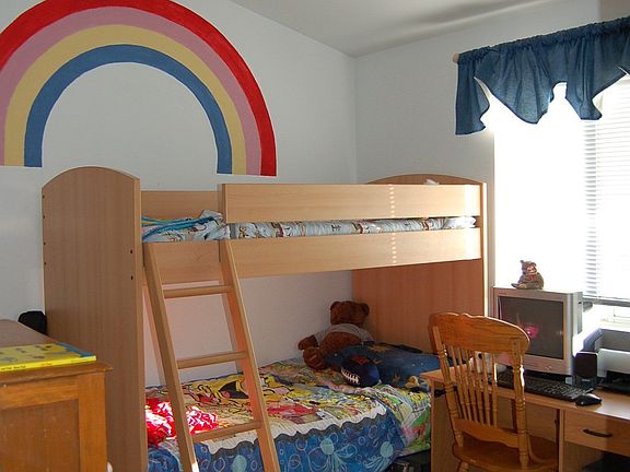 2nd bedroom