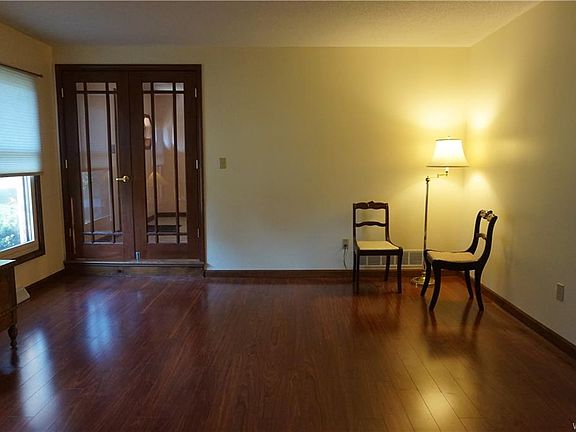 5th image of 4 Ravenwood Dr