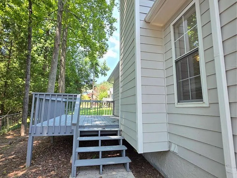232 Hampton Dr — Photo 6
