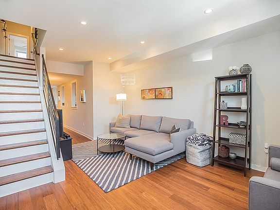 4th image of 1813 Wylie St