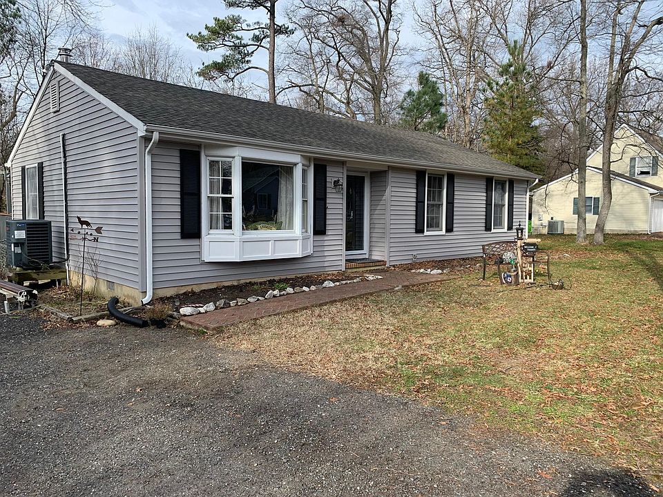 1st image of 11 Ackerman Ct