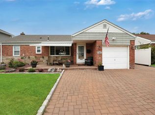 776 Magnolia Dr, Franklin Square, NY 11010