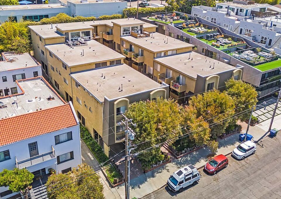1st image of 2727 3rd St