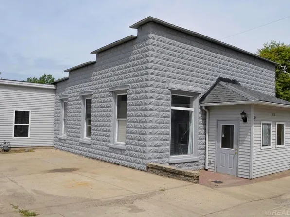 210 N Van Buren St, Bloomingdale, MI 49026