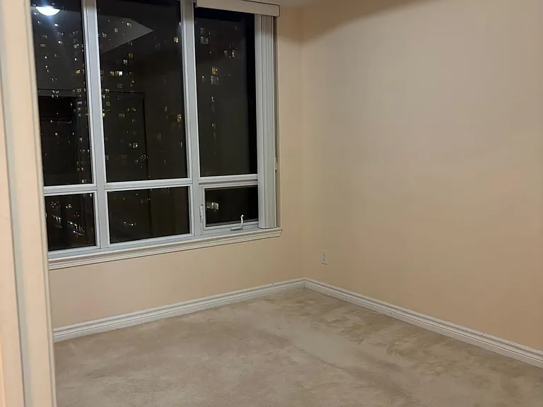 388 Prince Of Wales Dr #1411 — Photo 13