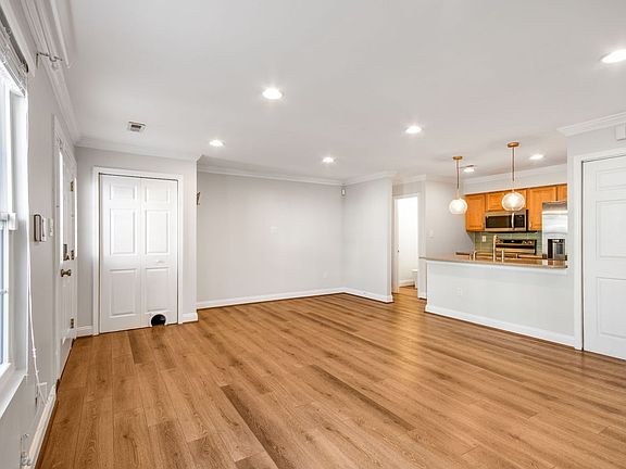 4th image of 14318 S Shore Ct