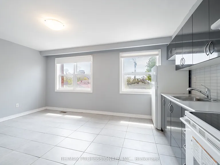 35A Bowie Ave #UPPER — Photo 7