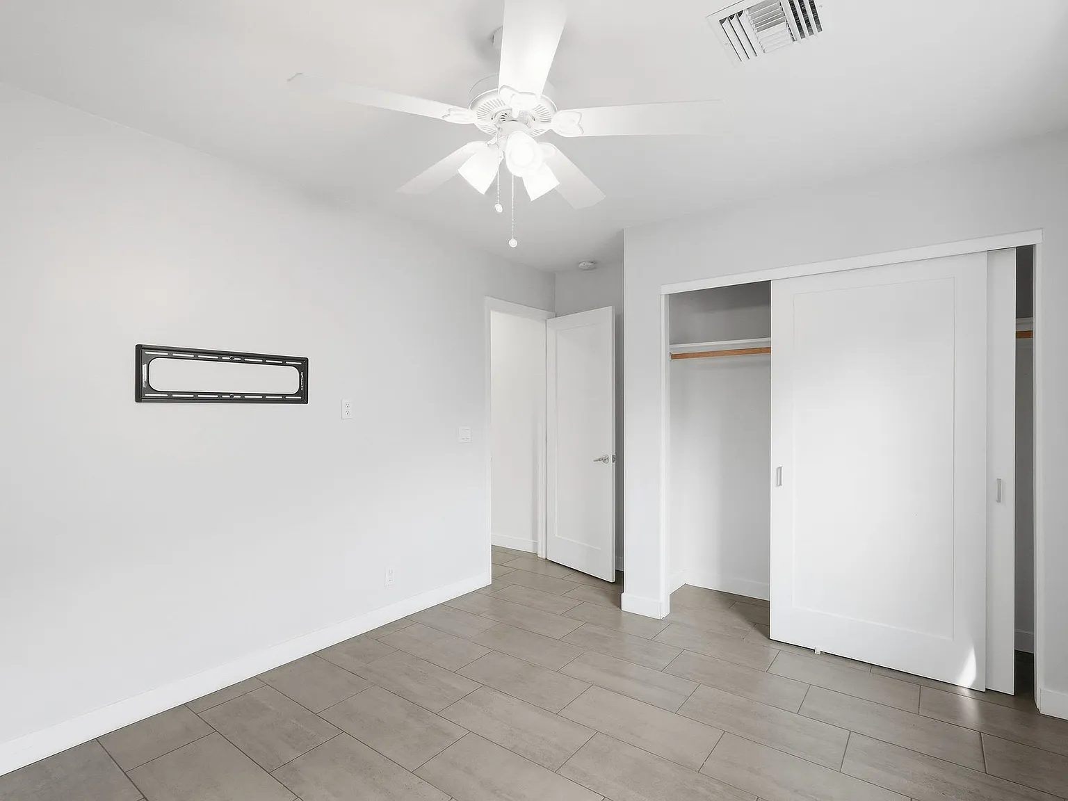 4 bed, 2177 sqft, $5,000 — Photo 4