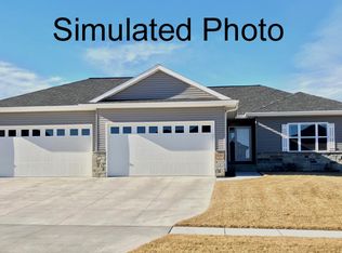 10265 Shoreline Dr, Lincoln, NE 68527