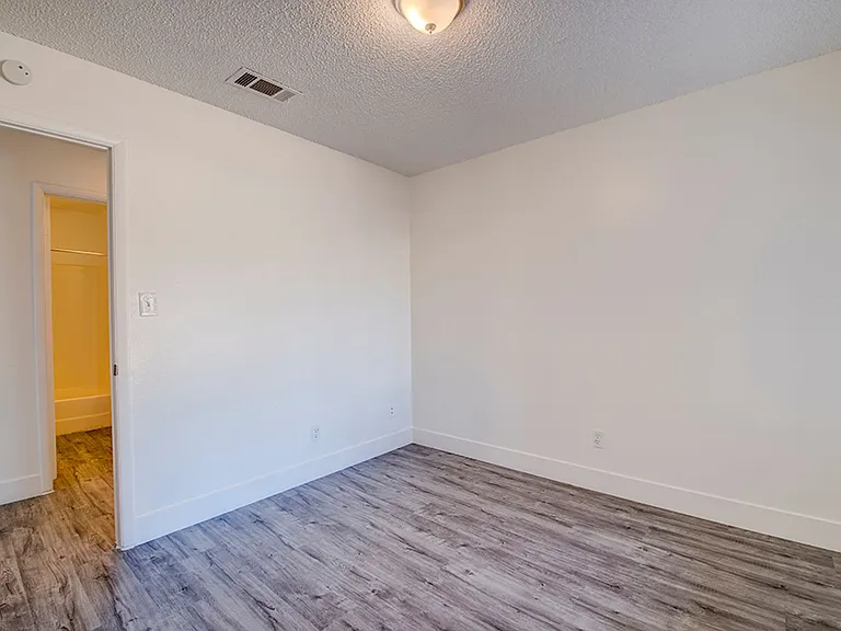 5461 Palmyra Ave — Photo 28