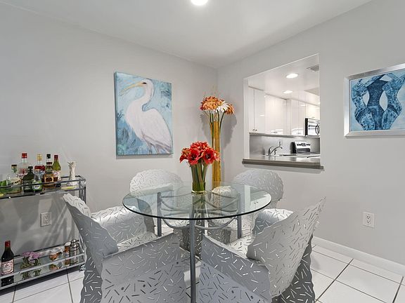 5th image of 1225 Carlton Court #103