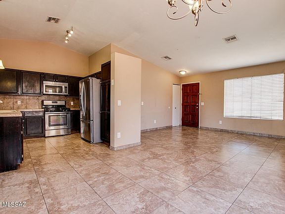 4th image of 1760 W Mountain Oak Ln