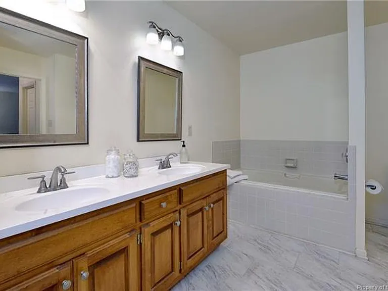 5101 Salisbury Mews — Photo 17