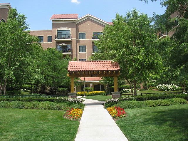2nd image of 5100 W 96th St APT 340