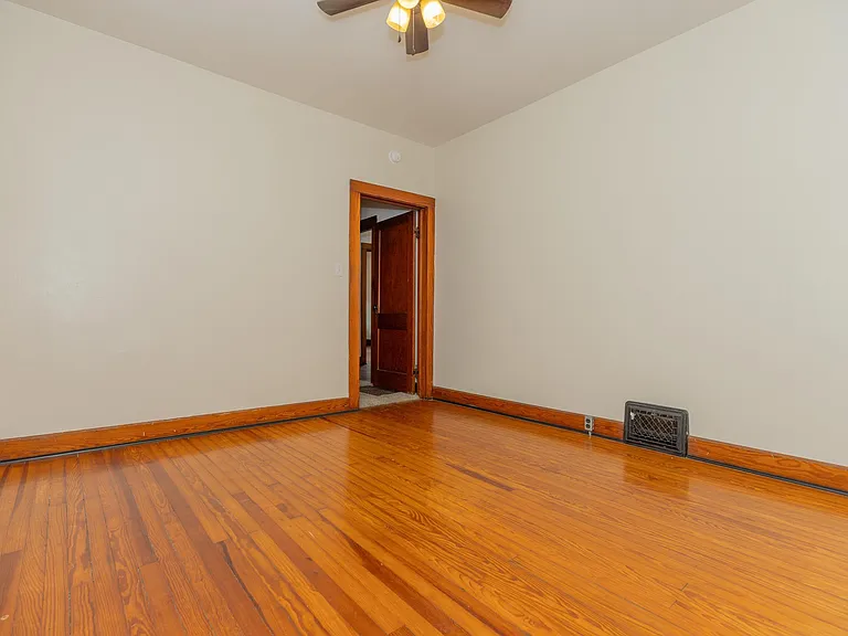 1910 N Weinbach Ave — Photo 15