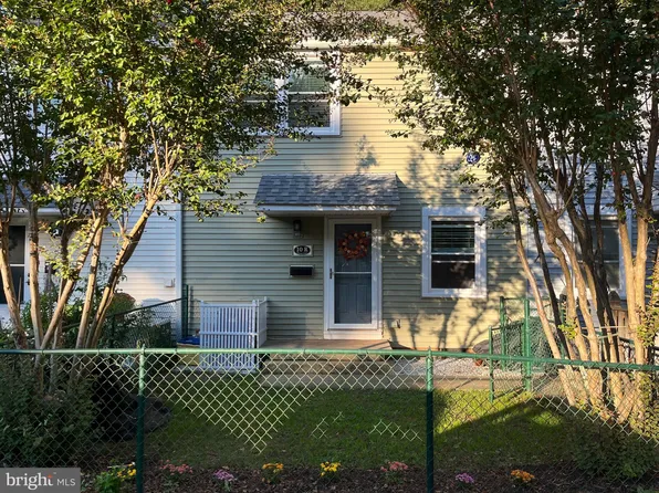 10 Plateau Pl Unit R, Greenbelt, MD 20770