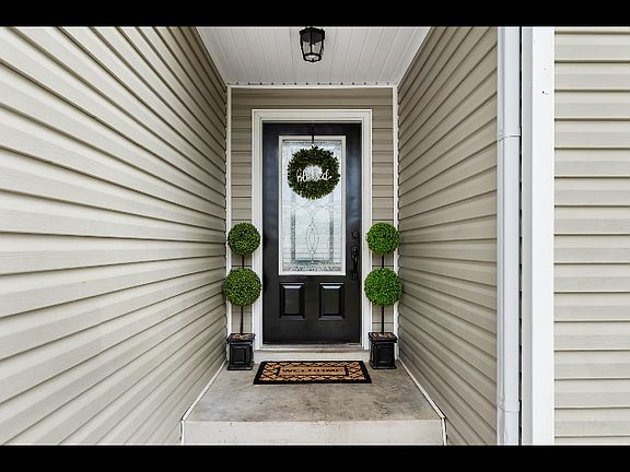 2nd image of 3680 Aurora Dr