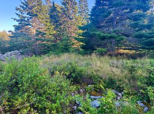 3 Pequot Rd, Vinalhaven, ME 04863