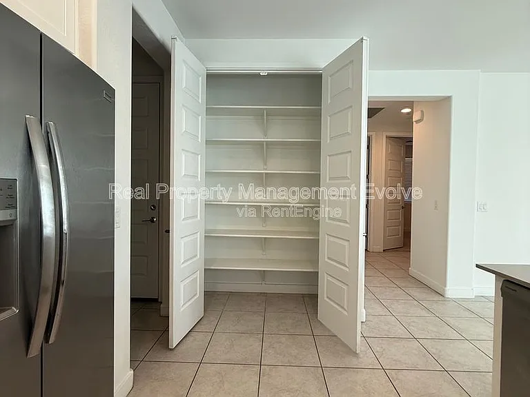 6324 W Warner St — Photo 7