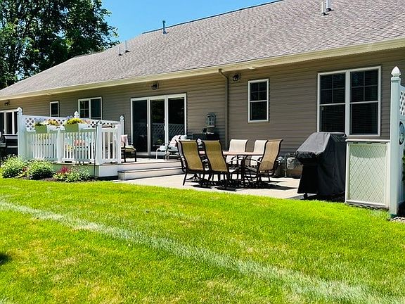 3rd image of 283 Carriage Path Ct