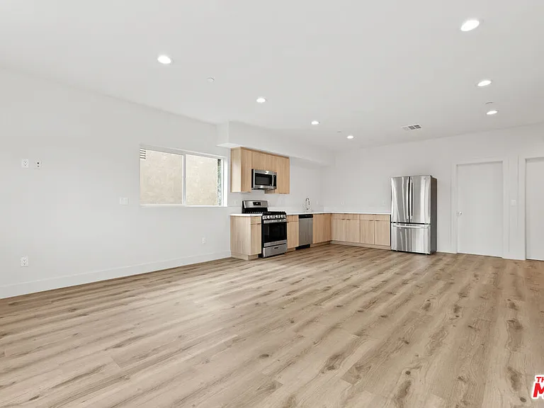6937 Simpson Ave #1/2 — Photo 10