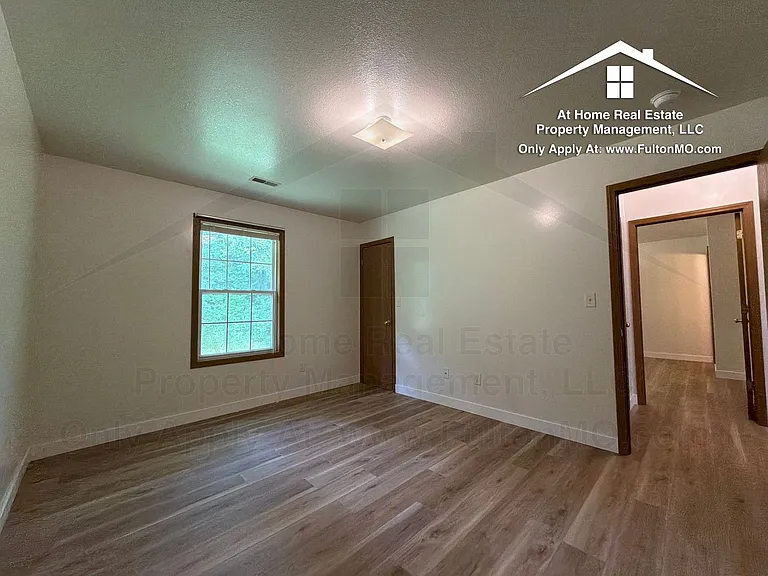 469471 Law Ct — Photo 10