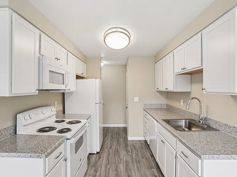 Cornell Manor Apartments — Photo 19