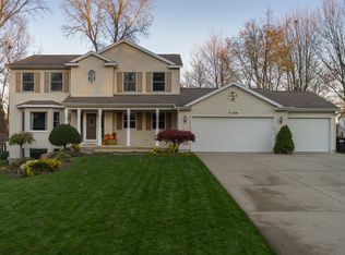 7488 Woodcliff Dr, Hudsonville, MI 49426