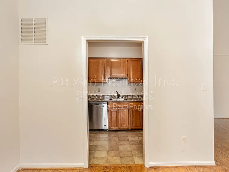 7461 Ridge Oak Ct — Photo 10
